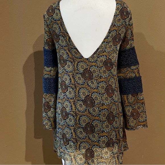 Volcom Making Magic Buckthorn Bell Sleeve Shift Dress - Picture 2 of 6